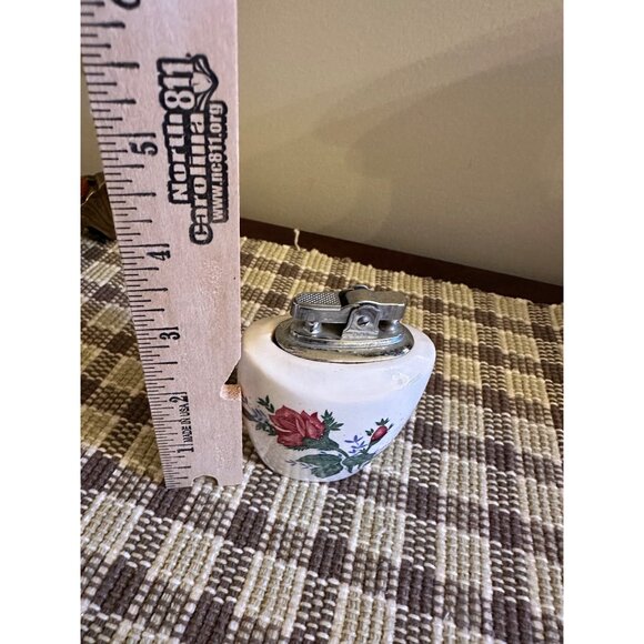 Vintage 1950's Floral Ceramic Tabletop Lighter With Red Rose Design & Metal Top - Picture 8 of 9